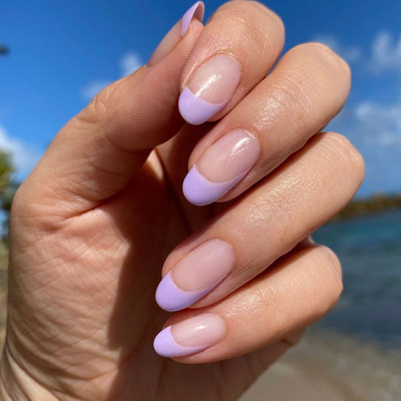 Móng tay màu tím kiểu Pháp (French tip)