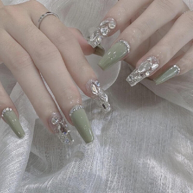 mẫu nail nhọn đính đá