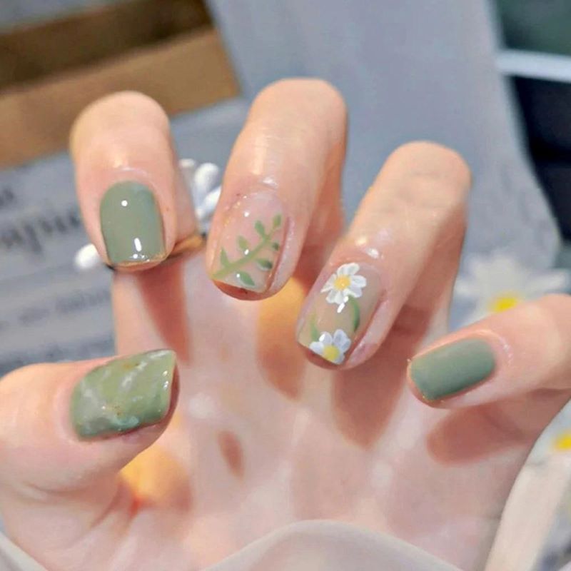 Mẫu nail xanh lá mờ đơn giản