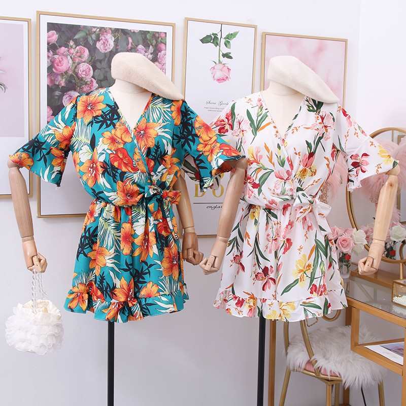 Jumpsuit họa tiết nhiệt đới