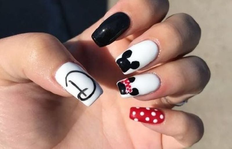 mẫu nail chuột mickey nhiều màu