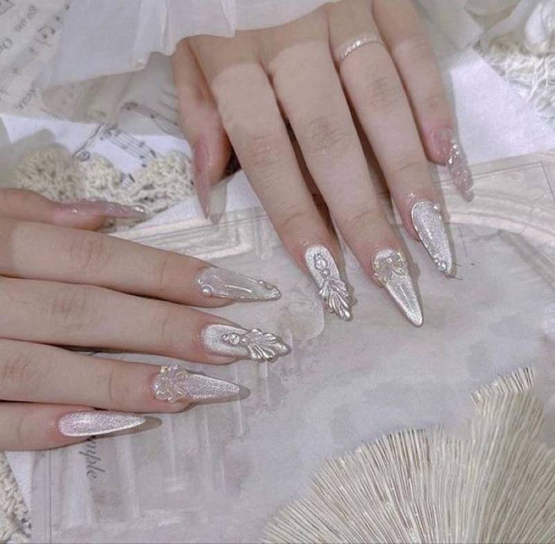 nail xinh màu bạc hợp mệnh