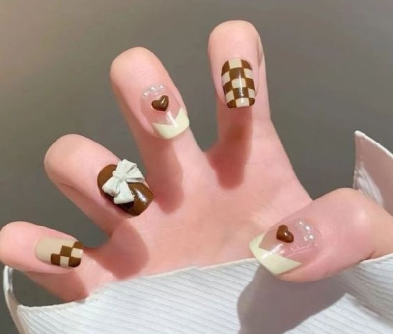 Mẫu nail kẻ sọc thiết kế đơn giản