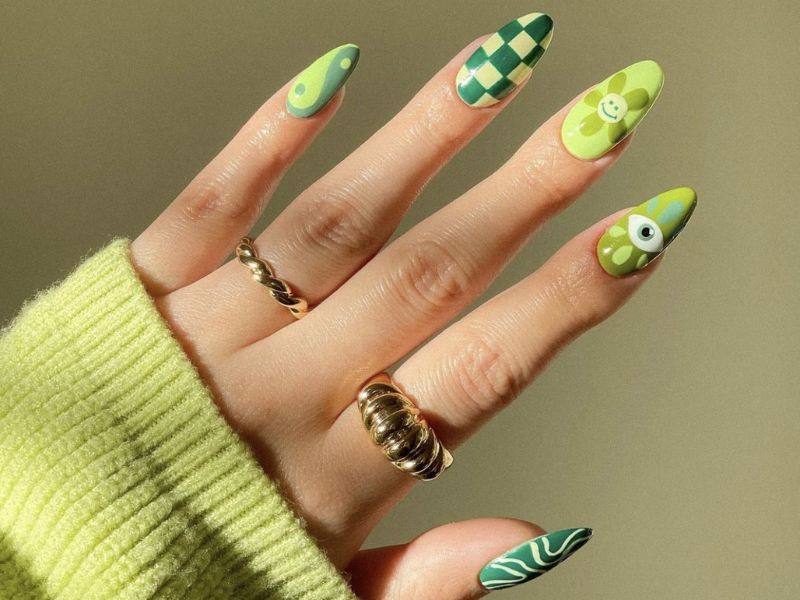 Nail kẻ caro phối họa tiết 