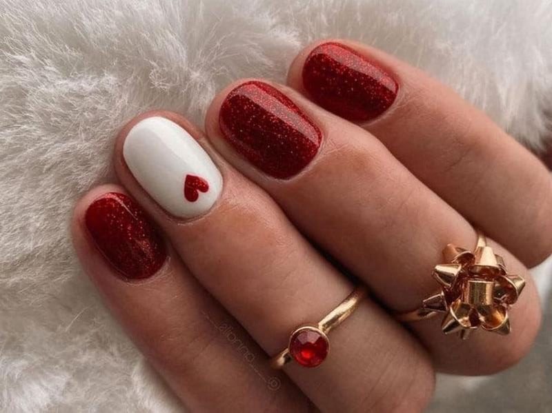 mẫu nail kim tuyến mix hoạ tiết trái tim dịu keo