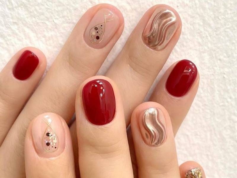 Nail màu đỏ cho móng ngắn hoạ tiết đáng yêu