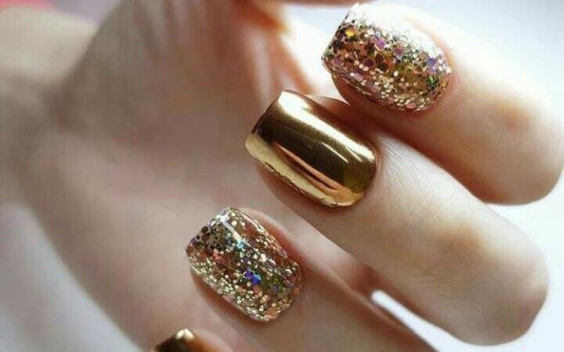 Mẫu nail màu ánh kim tôn da phù hợp với da ngăm 