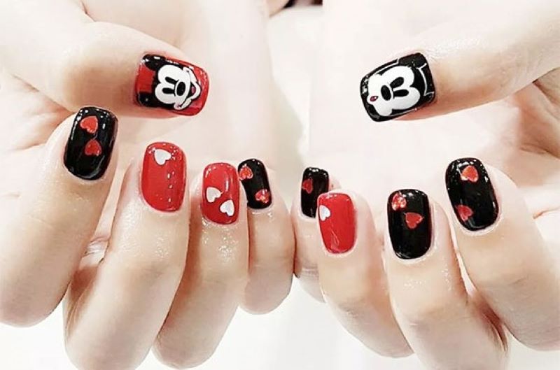 Nail mickey đơn giản trái tim