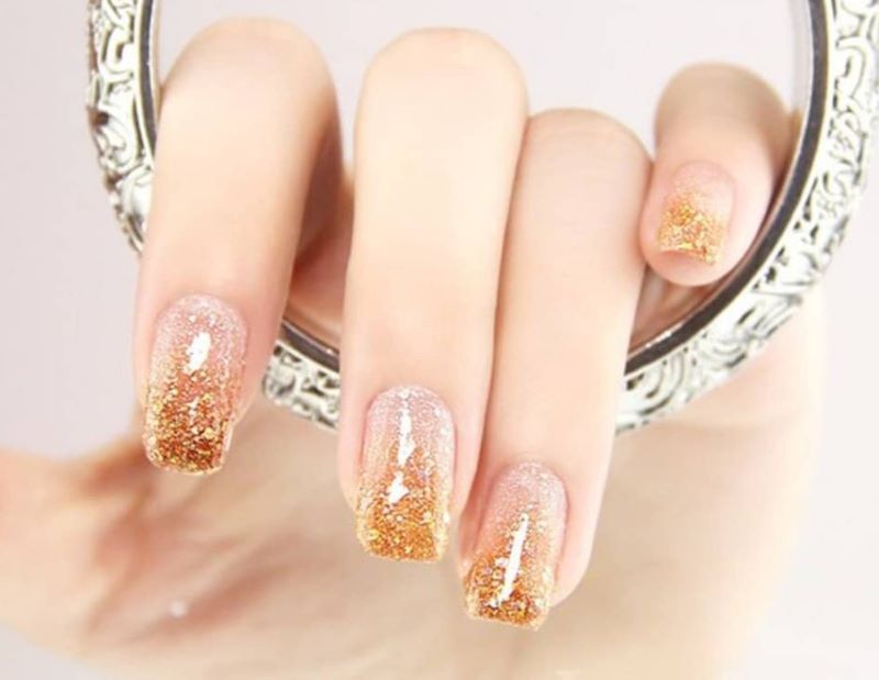 Mẫu nail kim tuyến đầu móng