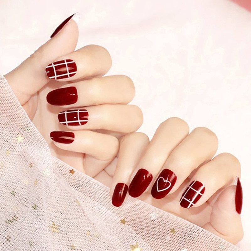 nail đỏ mận hoạ tiết hình học