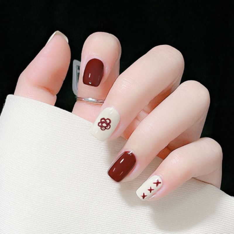 mẫu nail màu đỏ mận