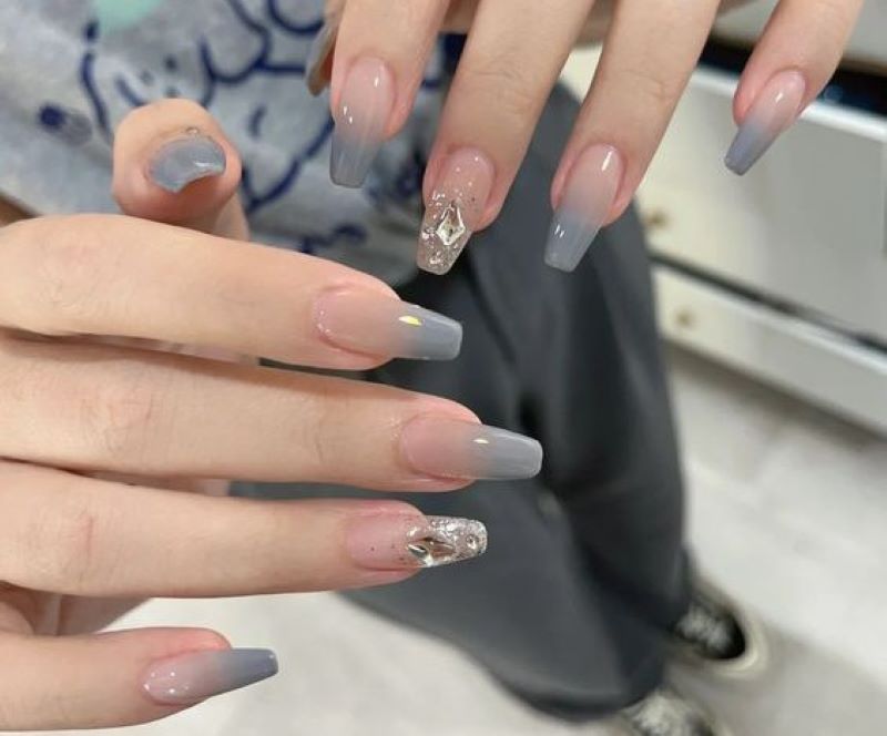 Mẫu nail màu xám ombre sơn thạch 