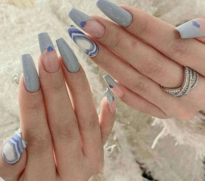 Mẫu nail xám vẽ caro 