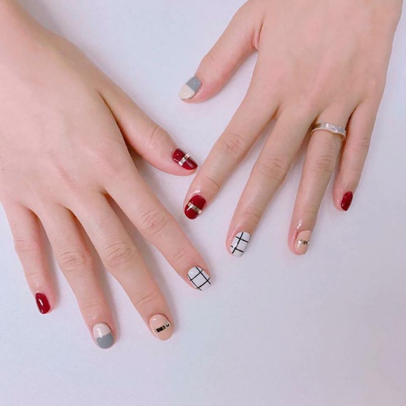 Mẫu nail caro phối nhiều màu cá tính 