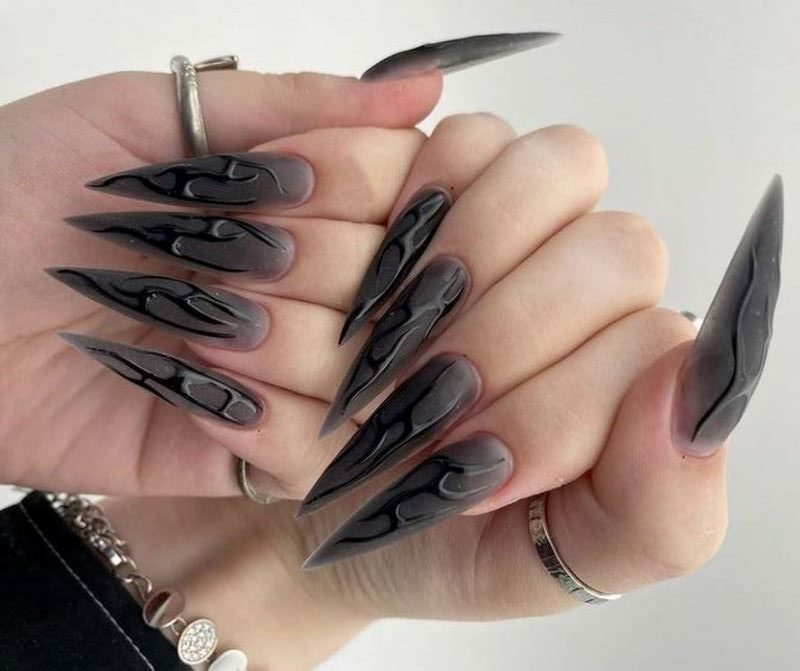 Mẫu nail màu đen đẹp cho người mệnh Thủy