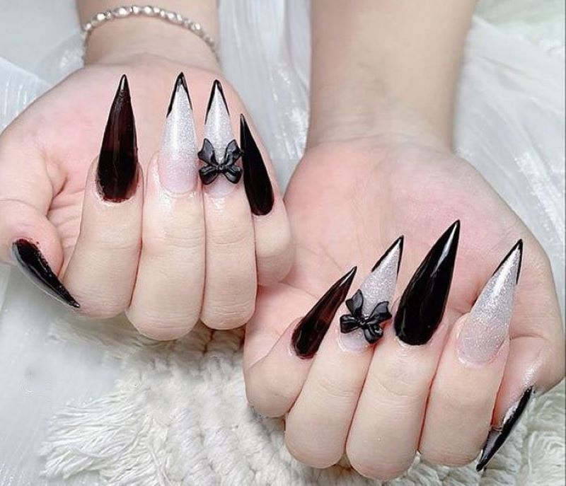 Mẫu nail màu đen trắng đẹp cho người mệnh Thủy