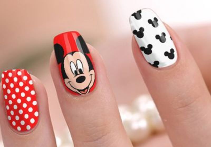 Nail chuột mickey đỏ chấm bi