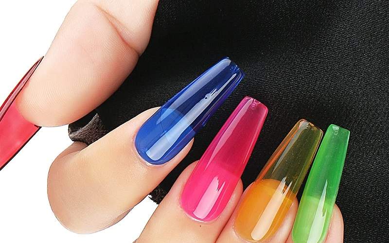 Mẫu nail cầu vồng kiểu trong suốt