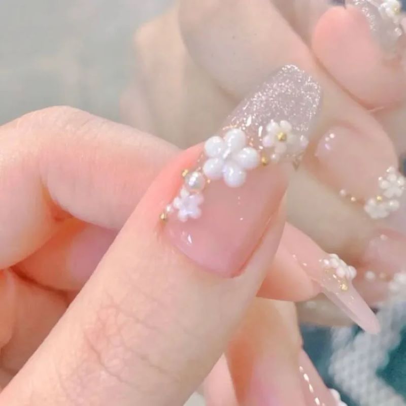 Mẫu nail đơn giản cho cô dâu thích sự thanh lịch 