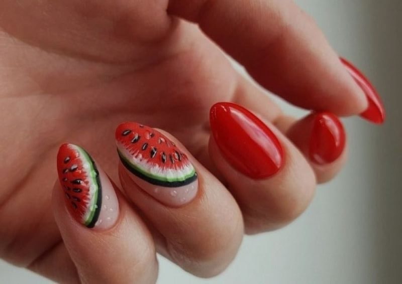 Mẫu vẽ nail hình trái dưa sang chảnh