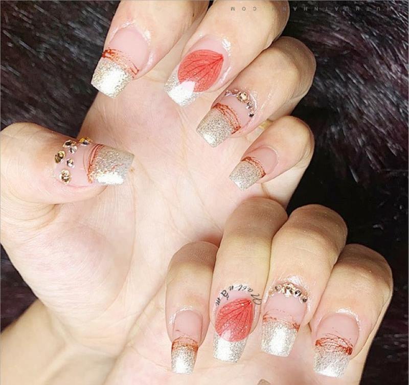 Mẫu nail hoa khô kim tuyến