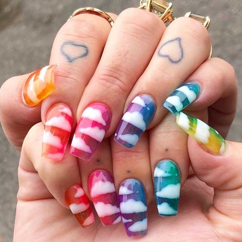 Nail cầu vồng cùng với hình đám mây