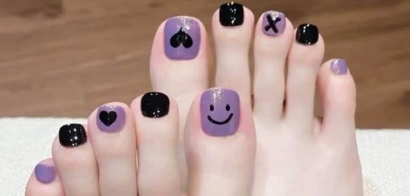 Thiết kế nail màu tím đen