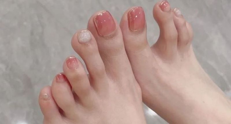 Nail màu hồng thạch