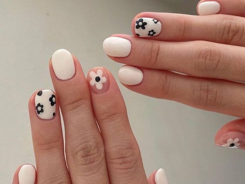 Tay chai sạn làm nail tông màu lạnh