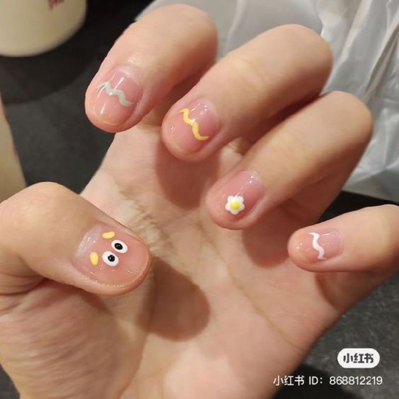 Nail đơn giản họa tiết