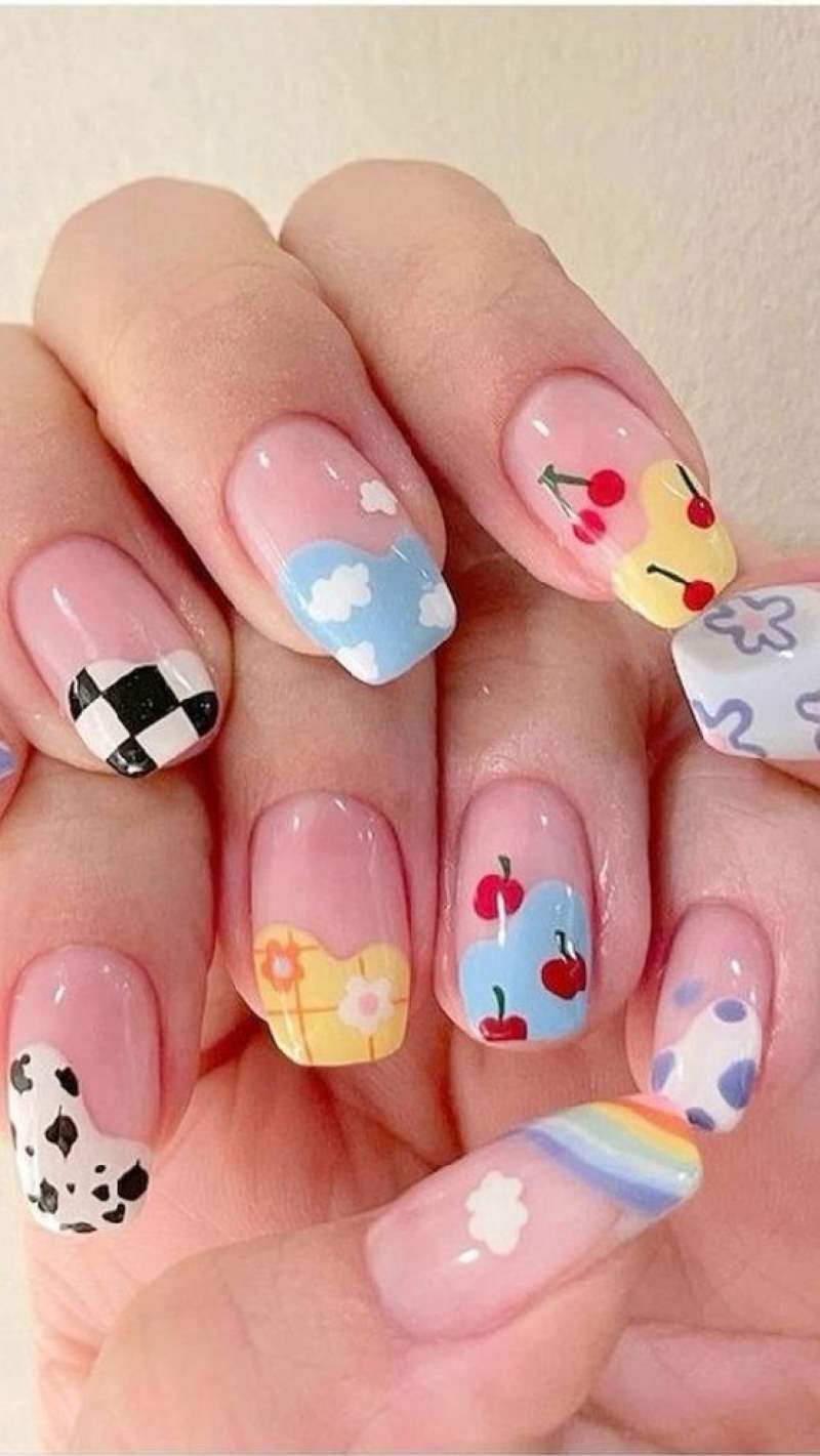 nail sặc sỡ nhiều họa tiết