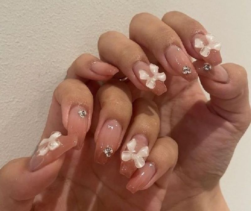 Mẫu nail đẹp cho cô nàng chụp hình đám cưới