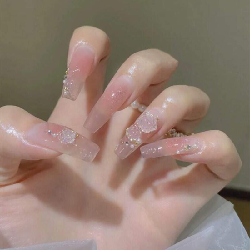 Mẫu nail hồng tiểu thư cho móng tay dài