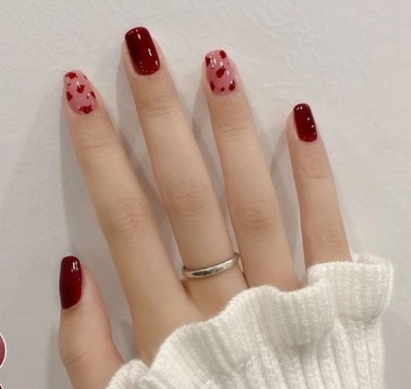 Nail đỏ hoạ tiết đáng yêu 