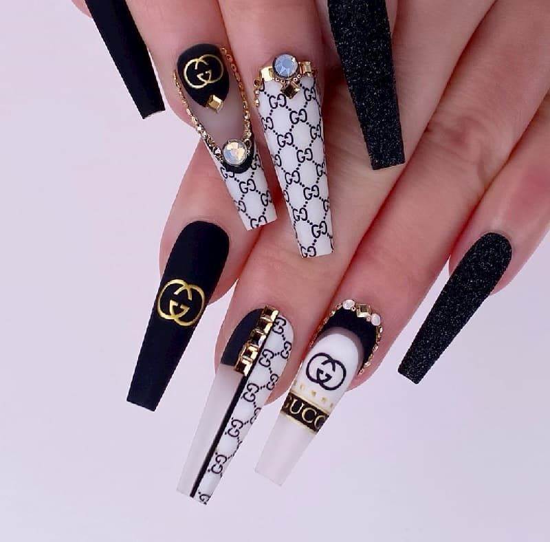 nail gucci màu đen 