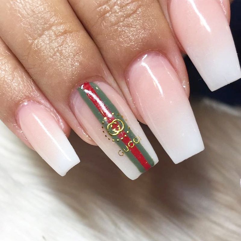 Nail gucci hồng nữ tính