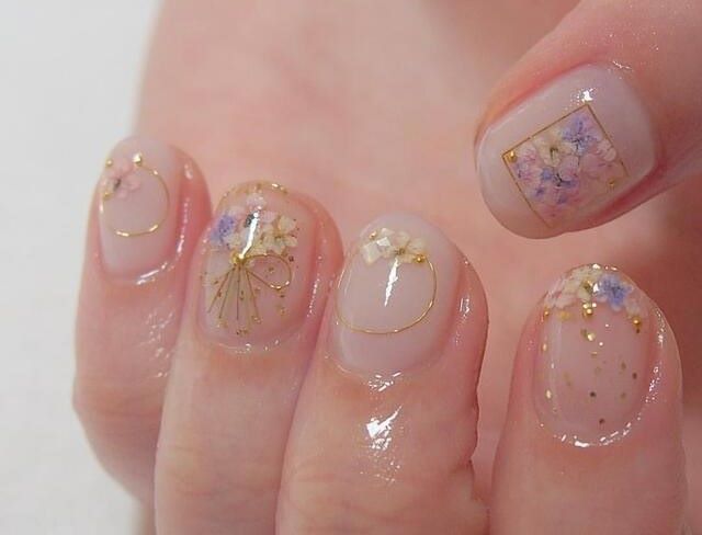 Mẫu nail hoa khô kết hợp ẩn xà cừ