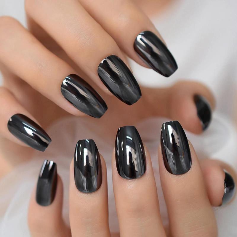 Nail metallic gợi nhớ đến vẻ đẹp ma mị