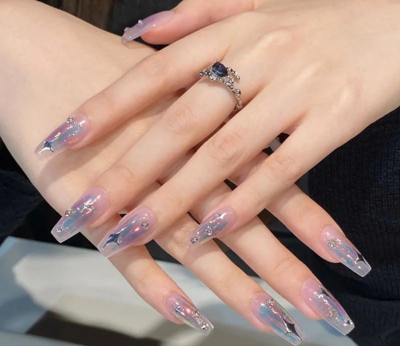 Bộ nail màu tím nhẹ nàng mộng mơ như này đã đủ thu hút nàng yêu chưa