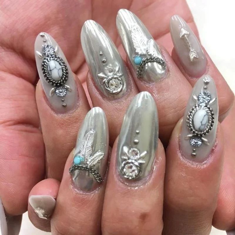 Một số kiểu nail màu xám vẽ hoạ tiết lạ mắt