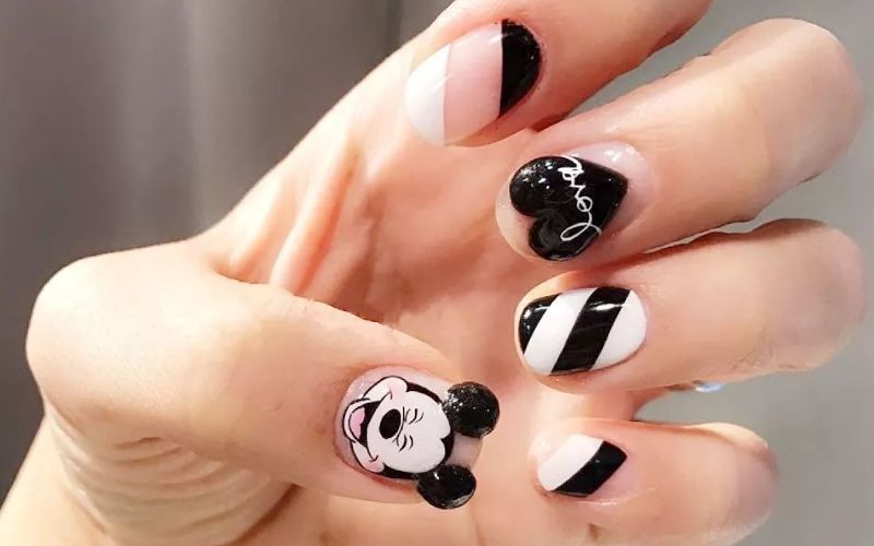 Nail chuột mickey đen trắng