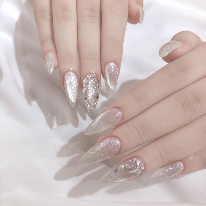 Nail móng nhọn mắt mèo quyến rũ 