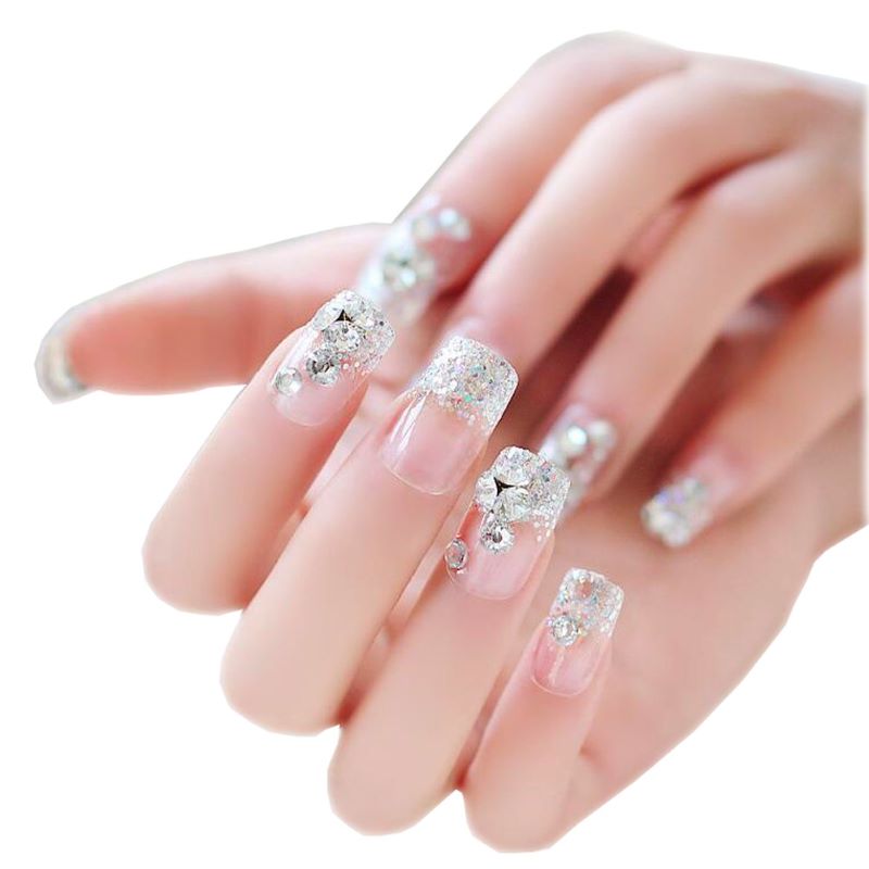 mẫu nail đầu móng trắng kết hợp đính đá nhiều màu lộng lẫy khi tham dự các sự kiện quan trọng 