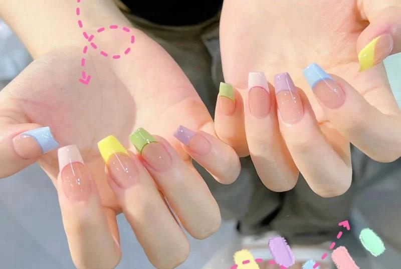 Xu hướng nail nhiều màu trên đầu móng ngày càng được ưa chuộng