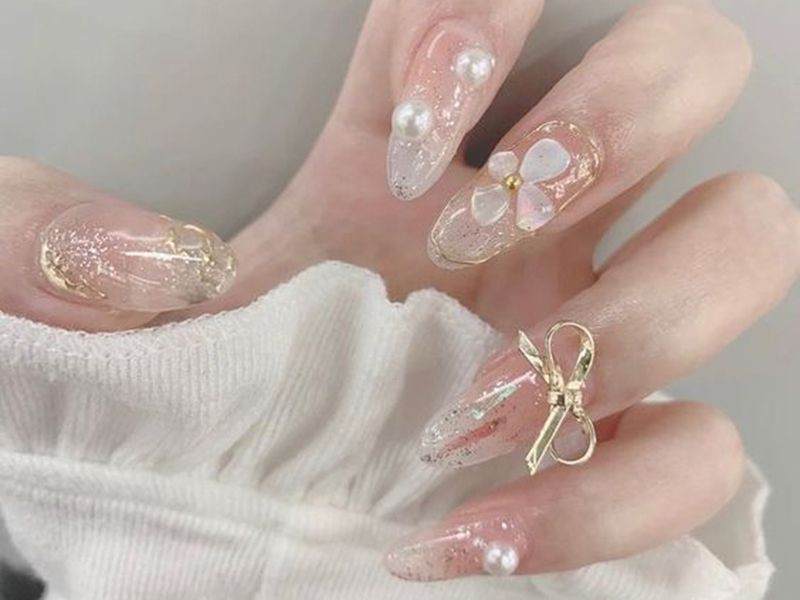 Cực kí slay với nail được phủ lớp sơn thạch ngọt ngào 