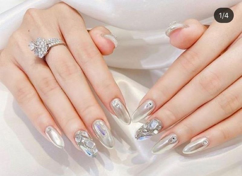 Nail trắng bạc tráng gương cho mệnh Thuỷ