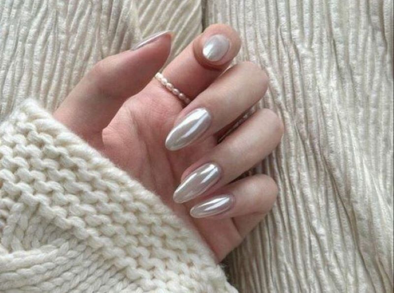 Nail trắng tráng gương