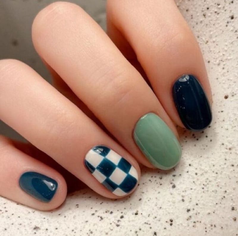 Tay chai sạn làm nail tông màu lạnh