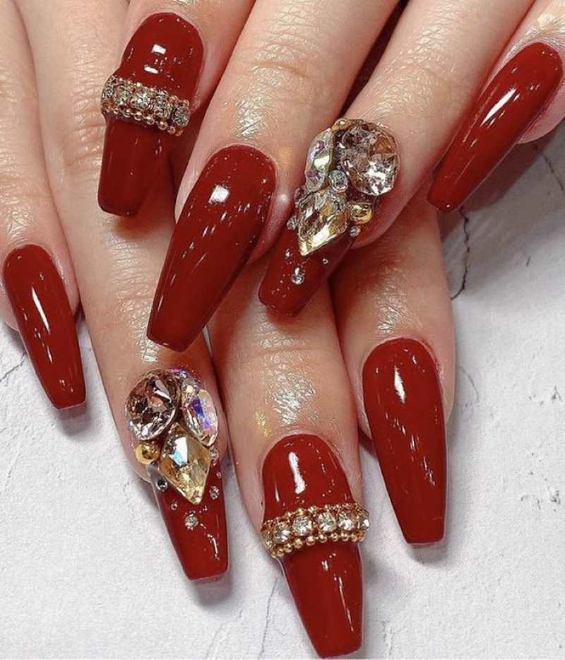 Nail dài màu đỏ sang trọng đính đá