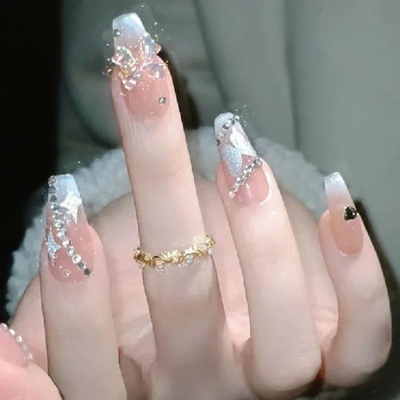 Vẽ nail bướm